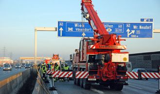 Vorschaubild: Kraneinsatz auf der A2 bei Laxenburg