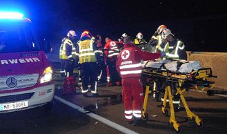 Vorschaubild: Schwerer Verkehrsunfall mit eingeklemmter Person