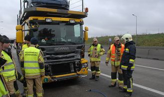 Vorschaubild: Lkw-Bergung auf der S1 bei Vösendorf