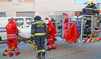 Vorschaubild: Menschenrettung nach Baustellenunfall in Mödling