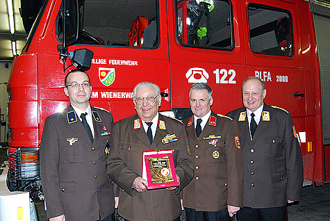 Das Kommando der FF Sulz mit dem Jubilar