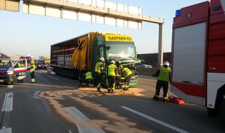 Vorschaubild: Zwei gleichzeitige Kraneinsätze auf der A2 