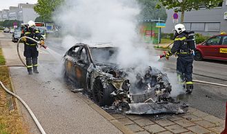 Vorschaubild: Vollbrand eines PKWs in Brunn am Gebirge