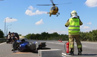Vorschaubild: Motorrad kollidiert auf der Autobahn mit PKW