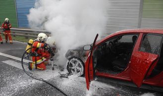 Vorschaubild: Pkw-Brand auf der A21
