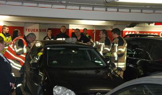Vorschaubild: Feuerwehr befreit Baby aus Auto