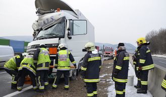 Vorschaubild: Kraneinsatz nach LKW Unfall auf der A21