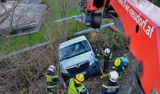 Vorschaubild: Transporter in Brunn am Gebirge abgestürzt