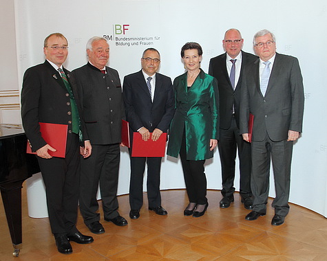 Alle "neuen" Professoren mit BM Heinisch-Hosek  (c) Willy Haslinger
