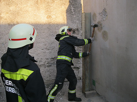 Erweiterung der Öffnung nach der Sprengung