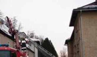 Vorschaubild: Mann drohte vom Dach zu springen