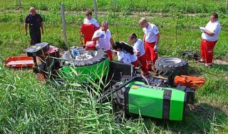 Vorschaubild: Traktor im Weingarten über Böschung gestürzt