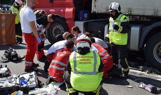Vorschaubild: Feuerwehr befreit Fahrradfahrerin
