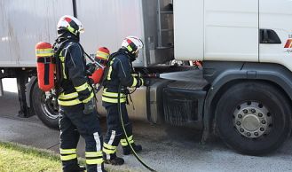 Vorschaubild: LKW Brand im Industriegebiet NÖ Süd