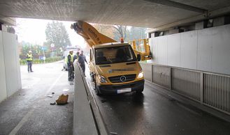 Vorschaubild: LKW blieb in Unterführung stecken