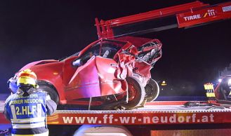 Vorschaubild: Verkehrsunfall mit eingeklemmter Person auf A2