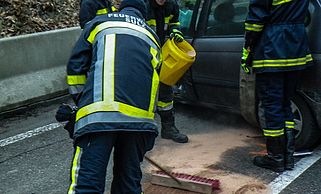 Vorschaubild: Verkehrsunfall mit einer eingeklemmten Person