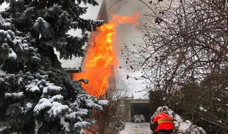 Vorschaubild: Wohnhausbrand fordert drei Verletzte
