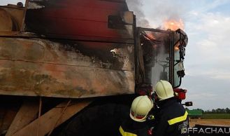 Vorschaubild: Mähdrescherbrand in Achau