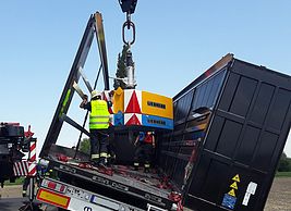 Vorschaubild: Achau: Lkw drohte umzustürzen