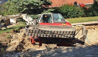 Vorschaubild: Bagger in Grube gestürzt