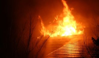 Vorschaubild: Vollbrand eines Wohnhauses mit Menschenrettung 