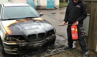 Vorschaubild: Fahrzeugbrand: Fachkundiger Passant greift ein