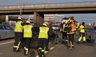 Vorschaubild: Verkehrsunfall mit Rettungsfahrzeug 