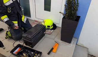 Vorschaubild: Mutter bei Minusgraden ausgesperrt