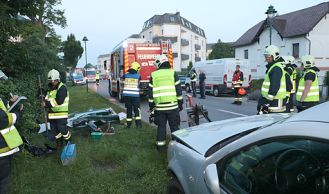 Vorschaubild: Nächtlicher Verkehrsunfall in Laxenburg