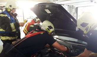 Vorschaubild: Autobatterie explodiert  