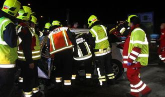 Vorschaubild: Schwerer Verkehrsunfall Menschenrettung 