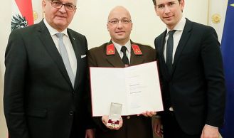 Vorschaubild: Hohe Auszeichnung für Wiener Neudorfs Feuerwehrkommandant