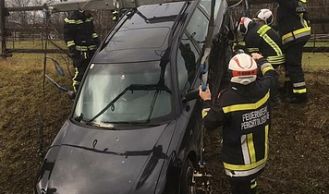 Vorschaubild: Pkw-Bergung nach Verkehrsunfall