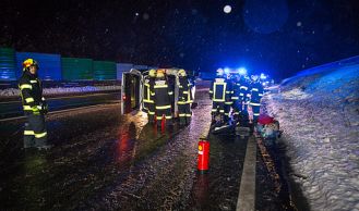 Vorschaubild: A21: Verkehrsunfall bei winterlichen Verhältnissen