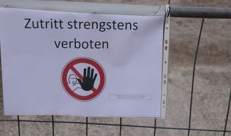 Vorschaubild: Straße eingebrochen - Hang droht abzurutschen