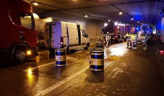 Vorschaubild: Tunnel S1: 200 Liter Hydrauliköl auf der Fahrbahn