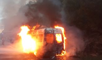 Vorschaubild: Transporter auf A21 ausgebrannt