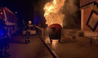 Vorschaubild: Vollbrand eines Altpapiercontainers