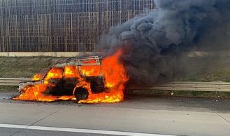 Vorschaubild: Geländewagen in Vollbrand