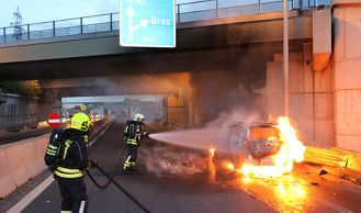 Vorschaubild: Pkw-Brand auf Autobahnzubringer 