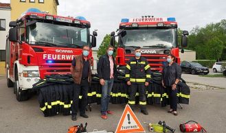 Vorschaubild: Übergabe neuer Einsatzuniformen