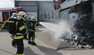Vorschaubild: Lkw-Brand im IZ Nö Süd