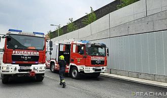 Vorschaubild: Verkehrsunfall mit vermutlich eingeklemmter Person