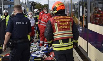 Vorschaubild: Frau von Lokalbahn erfasst