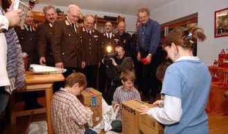 Vorschaubild: Feuerwehr als Christkind