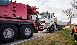 Vorschaubild: Kraneinsatz nach Verkehrsunfall in Rauchenwarth 