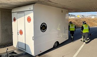 Vorschaubild: PKW-Gespann steckt fest