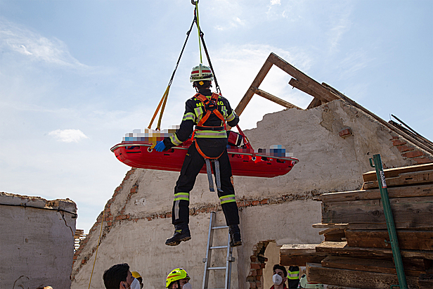 Rettung eines schwer verletzten Bauarbeiters