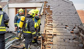 Vorschaubild: Dachstuhlbrand nach Flämmarbeiten 